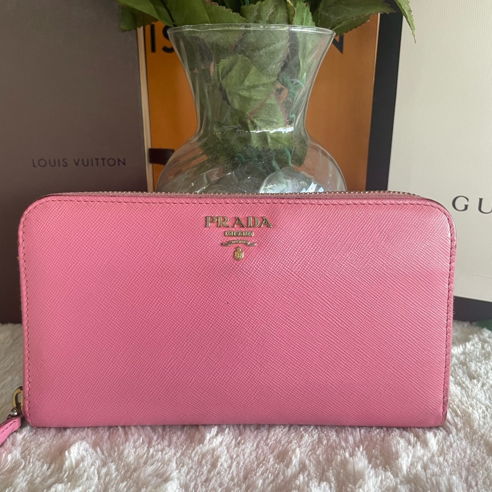 Prada Pink Zip-Around Wallet🩷🩷🩷🩷🩷❤️❤️